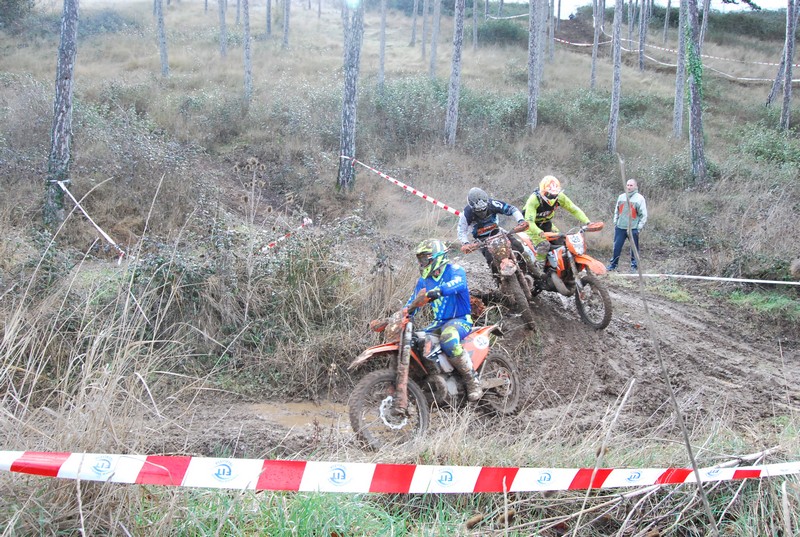 La lluvia y el barro aumentaron el espectáculo en el I Cross Country de Barasoain